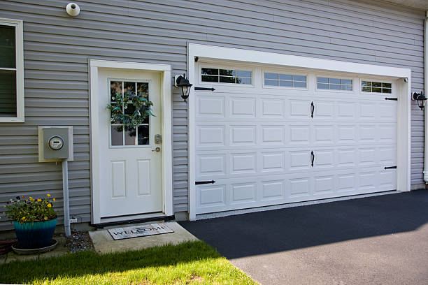 24/7 Emergency Garage Door Panel Replacement experts in Woodmere, NY
